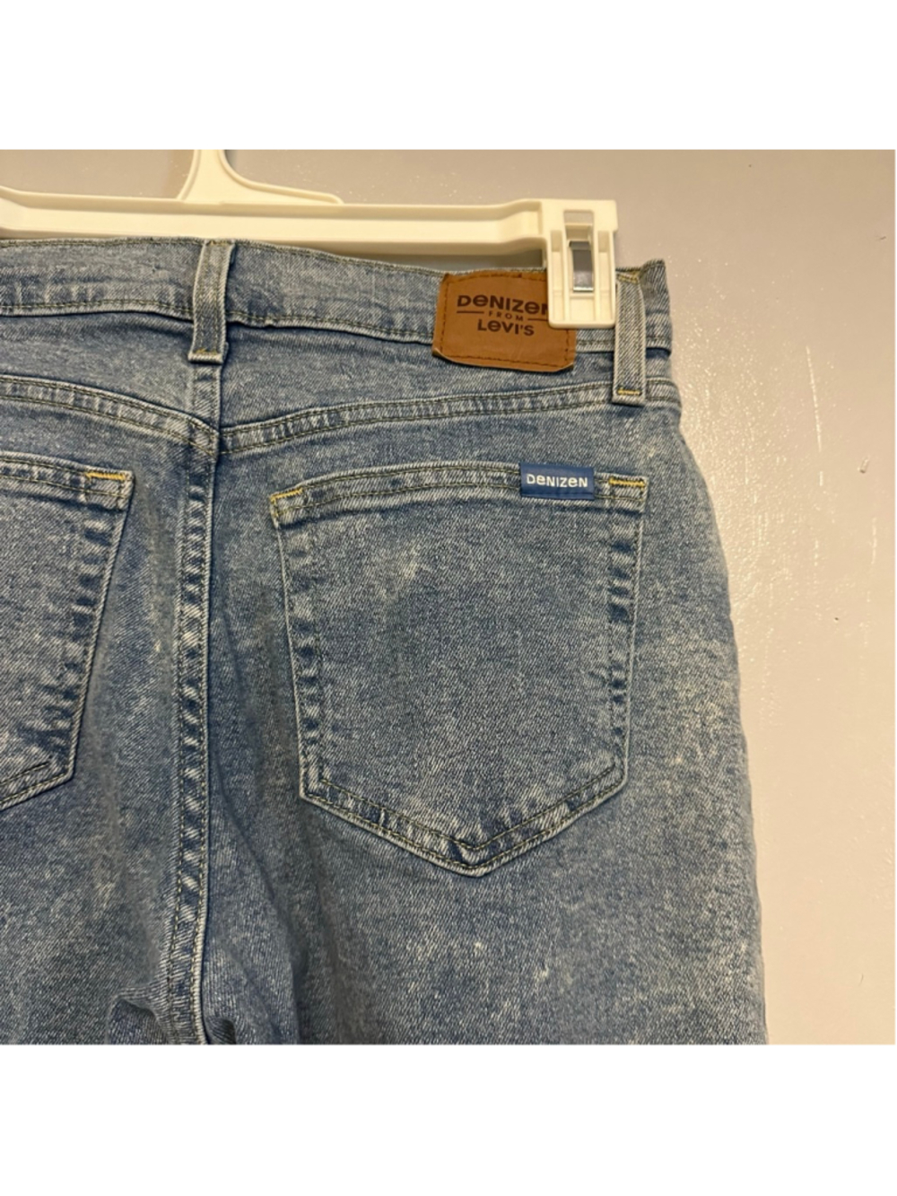 DENIZEN from Levi's Blue '90s Loose Straight Jeans women’s Size 2 acid wash - Picture 11 of 11